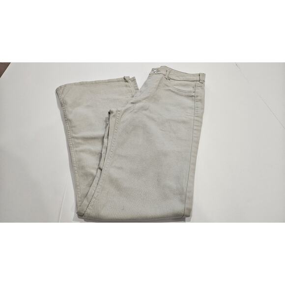 H&M Denim - DIVIDE JEANS By H&M. Light Gray Denim Size 8 Inseam 31" Waist 27"